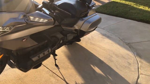 000777 2018 HONDA GOLD WING - GL1800B смотреть онлайн