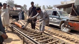 Шток гидроцилиндра застрял и согнулся Из-за удара тяжелого камня | Ремонт гидроцилиндра