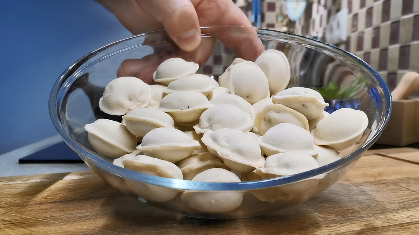 Научил продавец пельменей в магазине! ПЕЛЬМЕНИ больше НЕ ВАРИМ, готовим только так и вкуснее не ели! смотреть онлайн