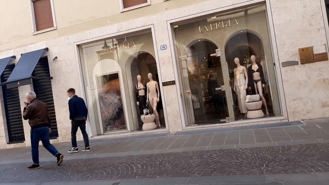 италия Падуя стритстайл суббота часть 2. октябрь17 смотреть онлайн