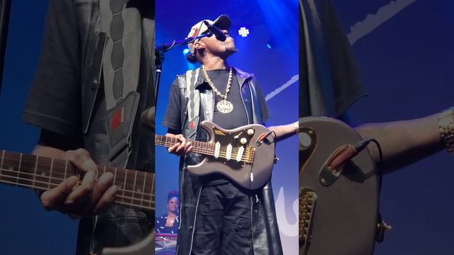 Eric Gales joined by Keb Mo on "MY OWN BEST FRIEND" @ Buckhead Theatre Atlanta GA 12/9/22 смотреть онлайн