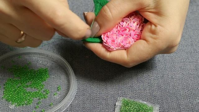 Брошь из бисера Гортензия | Как сшить брошь из бисера | Мастер-класс смотреть онлайн