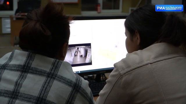 Завершается второй день голосования по выборам депутатов в Народный Хурал РК смотреть онлайн