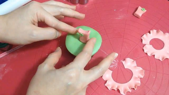 كيفية عمل كب كيك فستان الباليه باستخدام عجينة السكر أو الفوندان