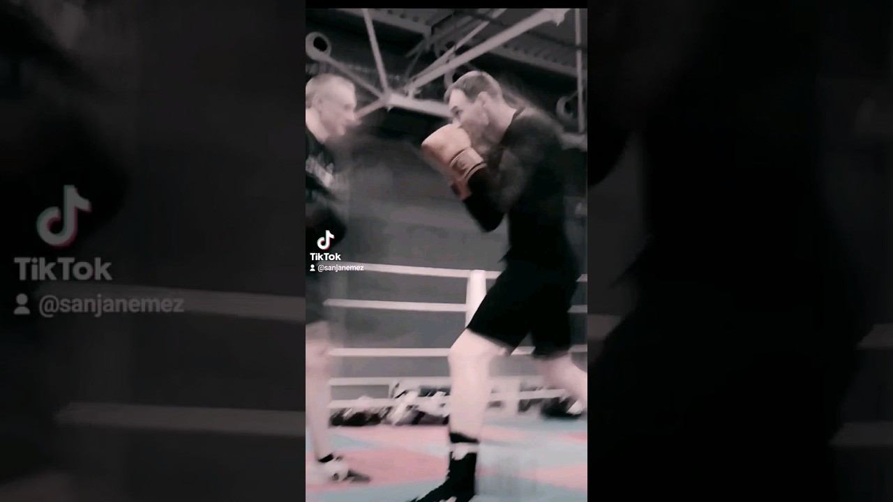 Бить нужно Добрее!!! Отрабатывая на Лапах!!! смотреть онлайн