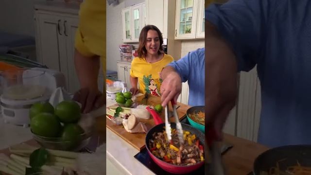 Добавим специй! Готовим азиатские блюда в прямом эфире! смотреть онлайн