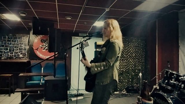 Леона -- Акустика в Уздечке (Новосибирск, 10-02-2022) смотреть онлайн