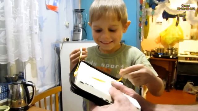 Семья Бровченко. Папа купил всем ценные подарки!!! (рел.) смотреть онлайн