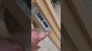 Входная деревянная утепленная дверь