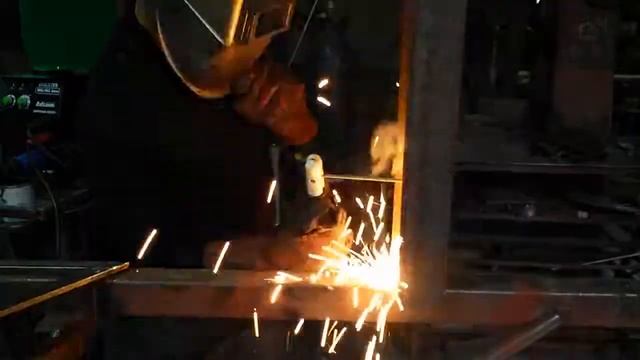 Edison MIG-302 DUOS работа в режиме MMA (полуавтомат, сварка электродом) Отзывы