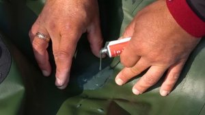 Как быстро заклеить ПВХ лодку в походных условиях! Жидкий ПВХ ЖИДКАЯ ЛАТКА!