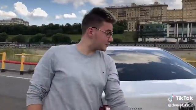 Машина VS самокат смотреть онлайн