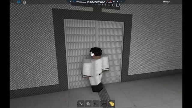 ставим опыты над роботами в Roblox смотреть онлайн
