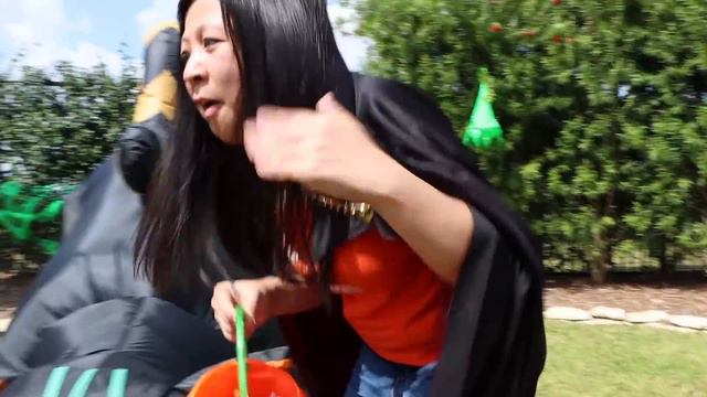 TRICK OR TREATING 2020! Ryan’s Mommy Halloween Trick or Treat Challenge смотреть онлайн