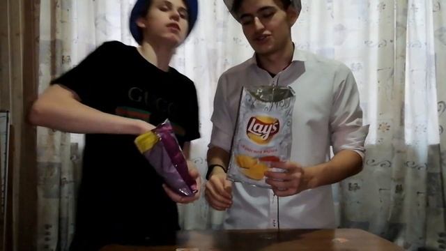 Старые лейс с красной икрой или новые лейс с донером? Что вкуснее...