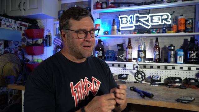 The only tool you need! - OneUP EDC Pump & Multi-Tool System - 90 Second Review смотреть онлайн