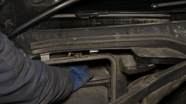 Mercedes W164 OM642 3.0 V6, Фильтры салона смотреть онлайн