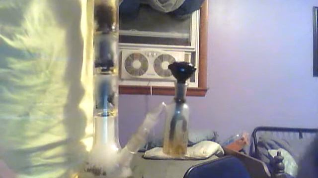 friend hittin the black leaf bong смотреть онлайн