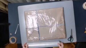 Упаковка картины в прозрачную пленку