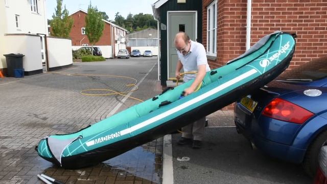 Clearing sand from a Sevylor Kayak смотреть онлайн