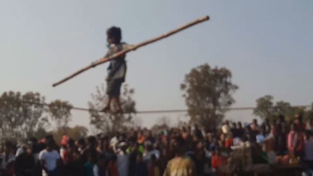 #Rope_Walking Five years girl does danger balancing act. смотреть онлайн