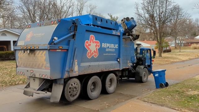 Fast Fold-up Door Republic ACX Heil Python Garbage Truck on Post-Christmas Trash смотреть онлайн