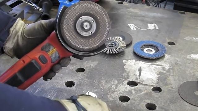 How to Use an Angle Grinder смотреть онлайн