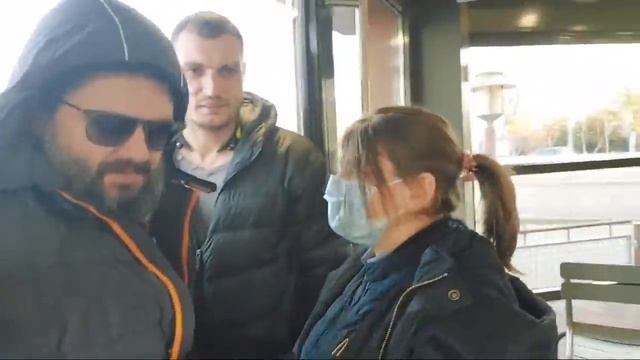 Стань на Колени Перед Гамбургером смотреть онлайн