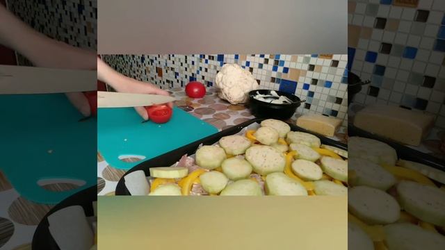 Курица с овощами и сыром в духовке (рецепт в описании) смотреть онлайн