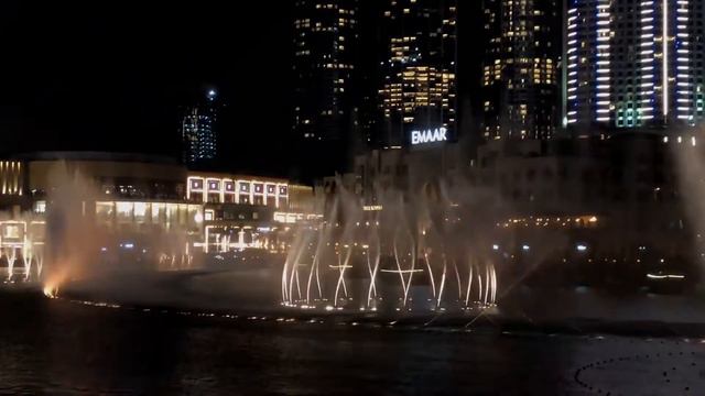 Fountain Show at Dubai Mall (Mohammed Abdu - Lana Allah) смотреть онлайн