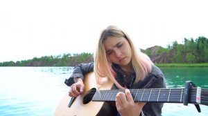 НЕВЕРОЯТНО СПЕЛА НА ЛОДКЕ В ГРОЗУ АВТОРСКУЮ ПЕСНЮ