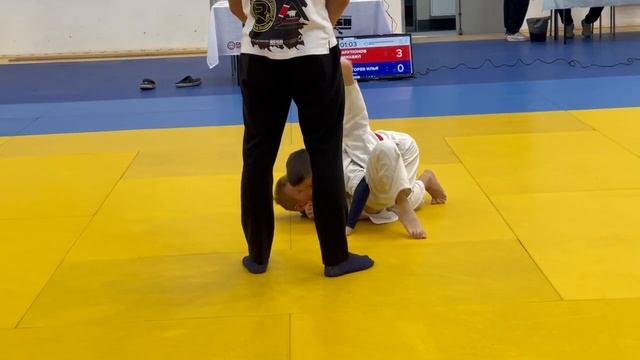 Fight BJJ Gi/Final/Rock&Rolling19/Арутюнов Михаил (R) Vs Скогорев Илья/2015-2016/белые/до 30 кг.