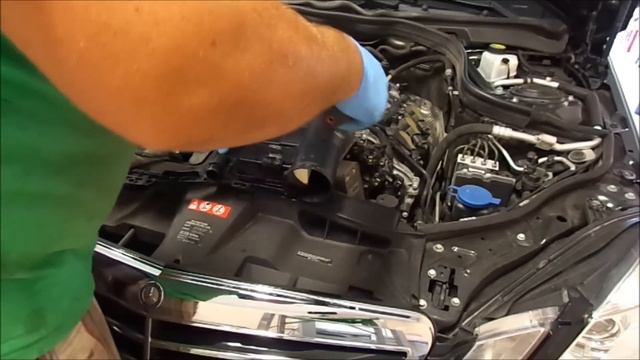 DIY w212 Mercedes e350 Air Filters replacement maintenance смотреть онлайн