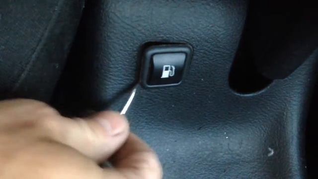 VW Golf MK4 - how to replace/remove fuel filler open switch смотреть онлайн