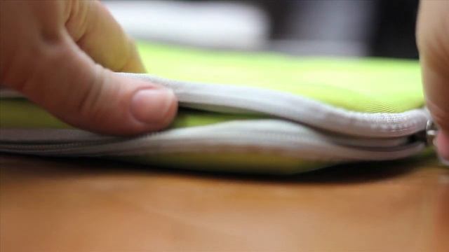 New iPad 2 Cases from iLuv & an iPhone 4 Waterproof Case смотреть онлайн