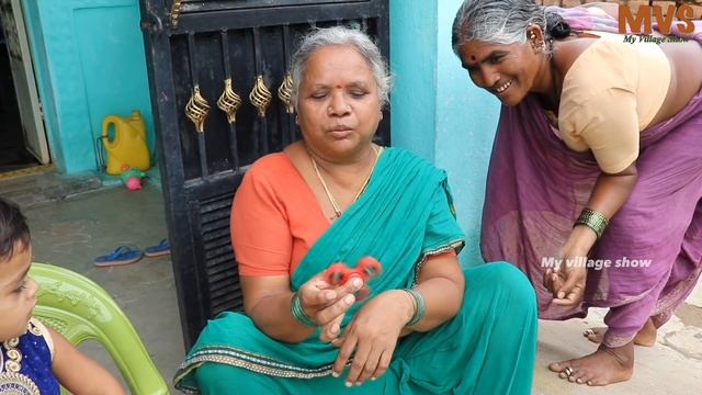 Village elders react to fidget spinners смотреть онлайн