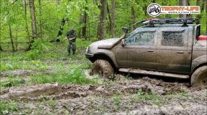 Nissan NP300 off-road 33" Super Swamper Ниссан НП300 на 33х Свамперах на бездорожье Трофи-лайф 2020