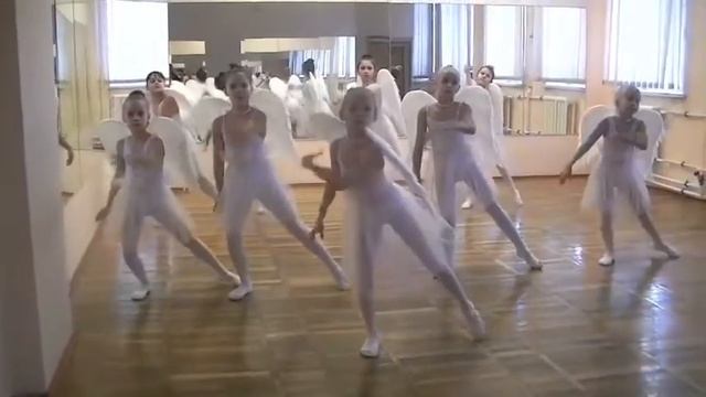 Поздравления с 8 марта Танцевальная группа Акцент смотреть онлайн