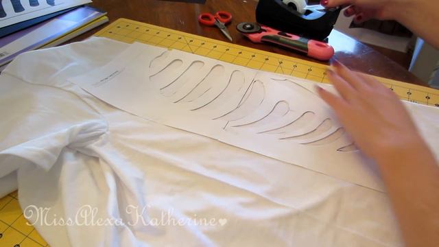 DIY Halloween Skeleton Rib Cage Shirt! смотреть онлайн