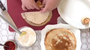 Как подать блины с икрой.  Закуска на праздничный стол .