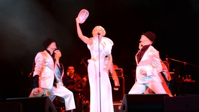 Angelika Varum - Bez Suety