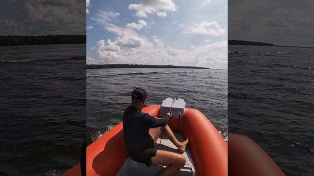 Волна от глиссирующей яхты RibTourist Авантюрист #катер #яхта #boat