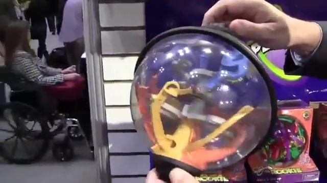 Шар лабиринт 'Perplexus Twist' Перплексус Твист, вращающаяся трасса смотреть онлайн
