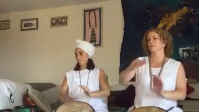 Djembe drumming- Samantha and Heleniq смотреть онлайн