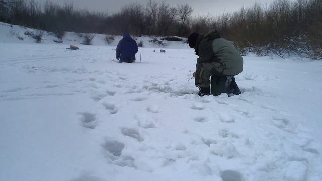 Окуньки на самодельные безмотылки. смотреть онлайн