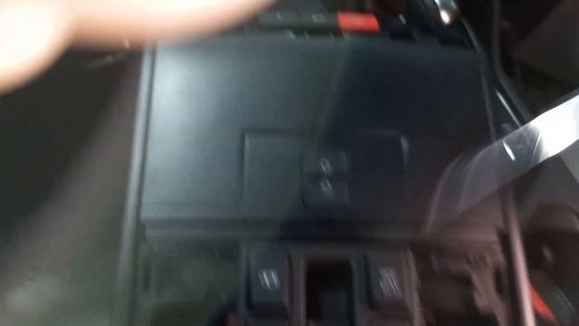 Wolkswagen Tiguan как снять центральный плафон