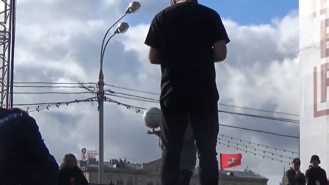 Фристайл Кирилл Fire VS Бло Мо Сивелис(дополнительный раунд)(KFCBATTTLEFEST,Парк Горького,9.7.17) смотреть онлайн
