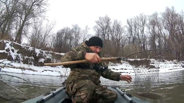 Почти как зимой, но с лодки! Хлыст-кивок выходит на охоту.Рыбалка на Оби в ноябре. смотреть онлайн