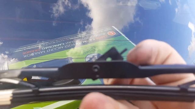 Changing a Rear Wiper Blade on 2009-2017 Chevy Traverse смотреть онлайн