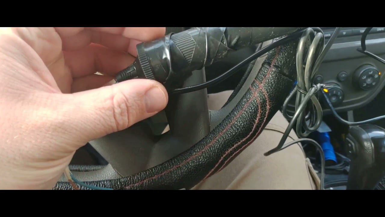 Как правильно подключить регистратор через блок питания на три провода от блока предохранителей. смотреть онлайн